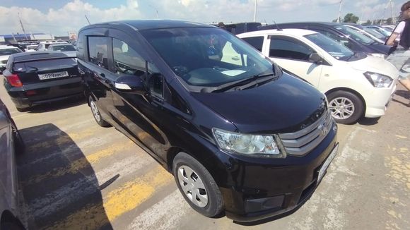 Honda Freed Spike, 2011