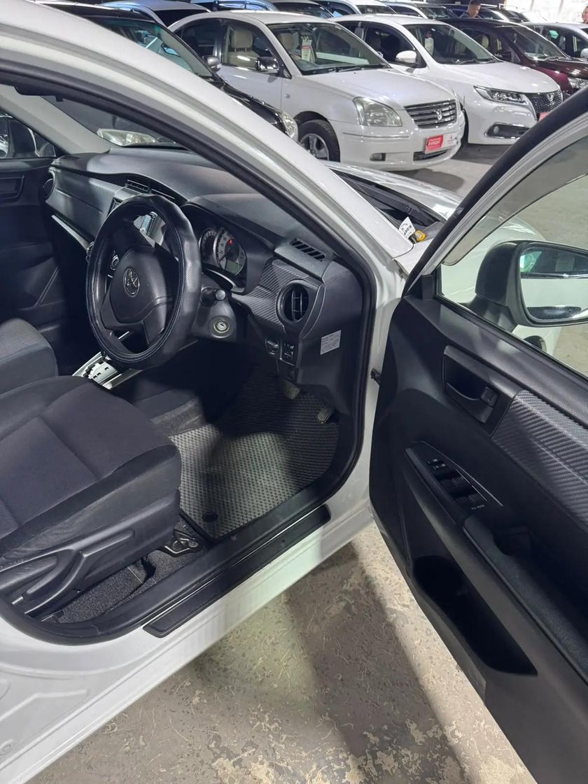 Toyota Corolla Fielder, 2012