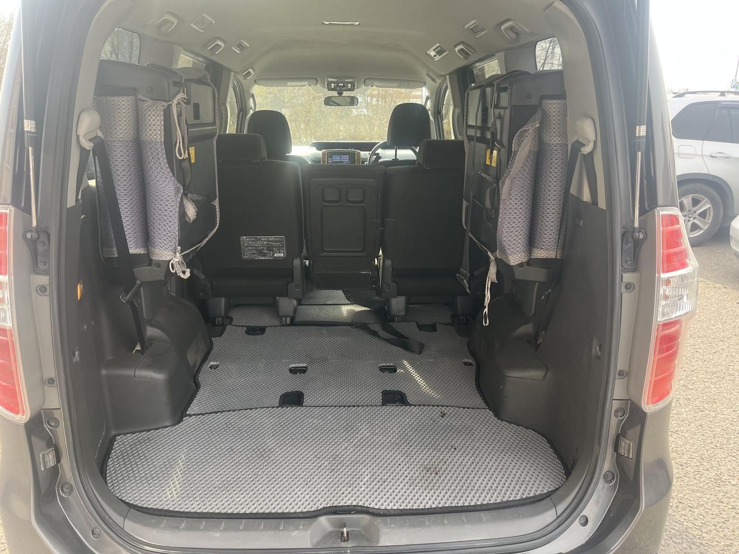 Toyota Noah, 2009