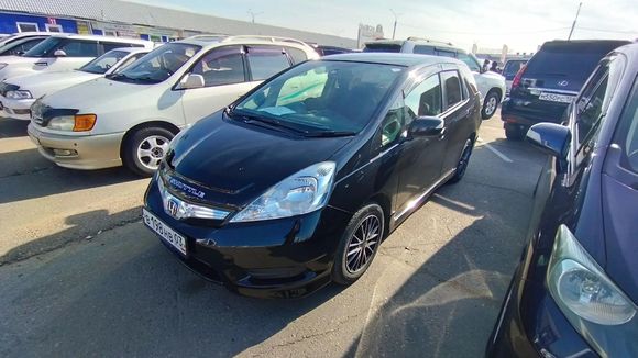 Honda Fit Shuttle, 2011