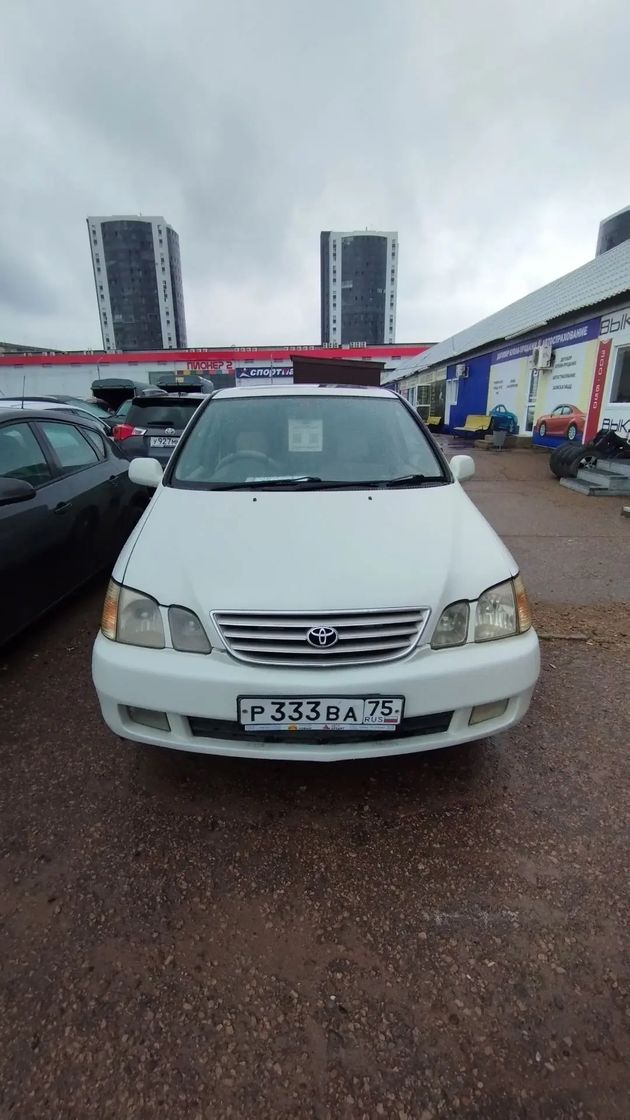 Toyota Gaia, 1999