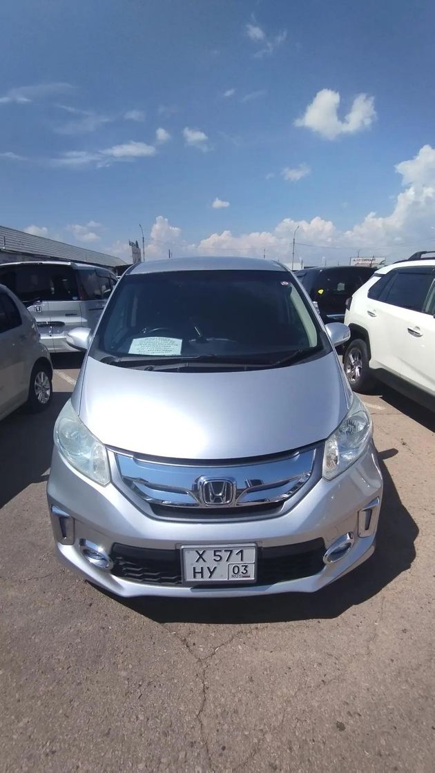 Honda Freed Spike, 2012