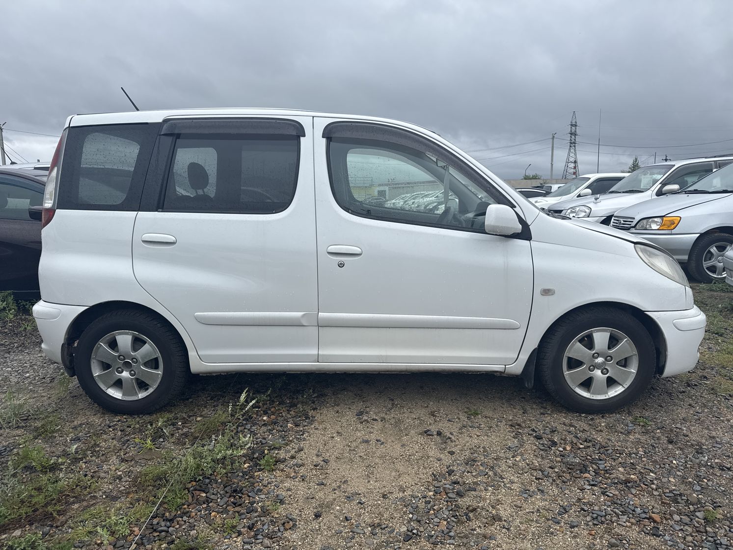 Toyota Funcargo, 2002