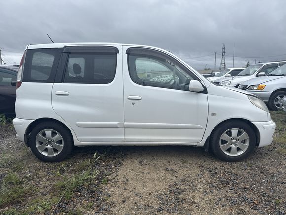 Toyota Funcargo, 2002