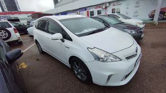 Toyota Prius Alpha, 2012