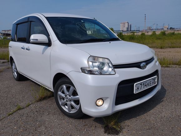 Toyota Sienta, 2012