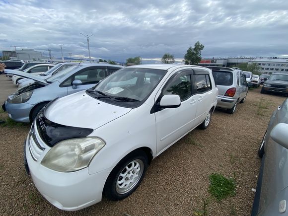 Toyota Raum, 2003