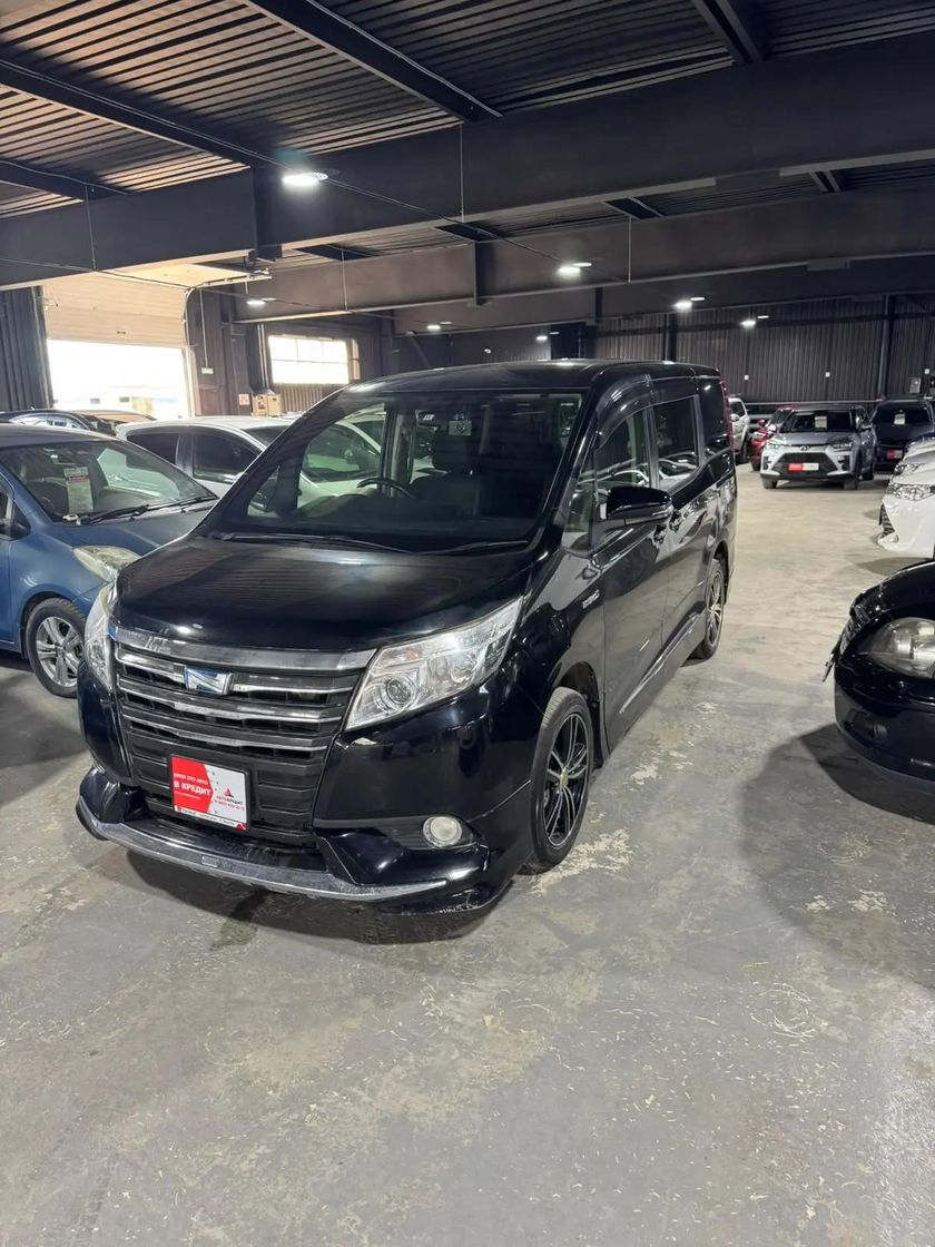 Toyota Noah, 2014