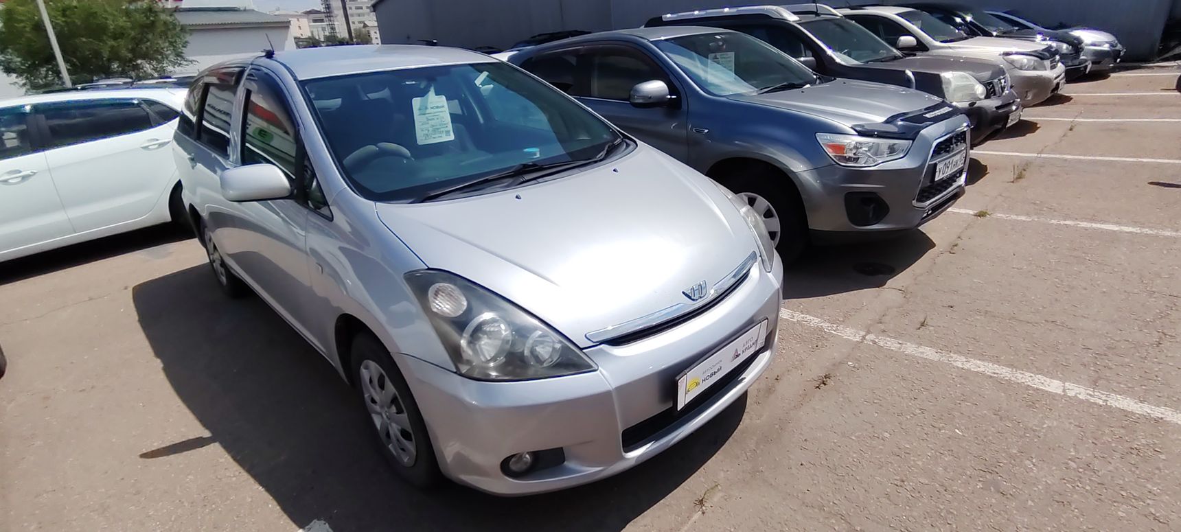 Toyota Wish, 2004