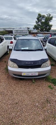Toyota Platz, 2001