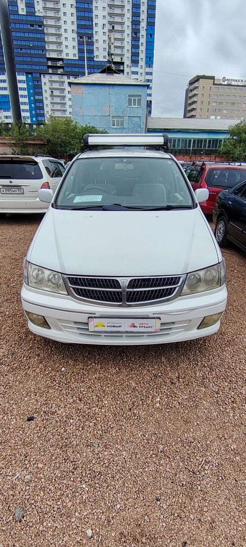 Nissan Presage, 2000
