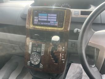 Toyota Noah, 2009