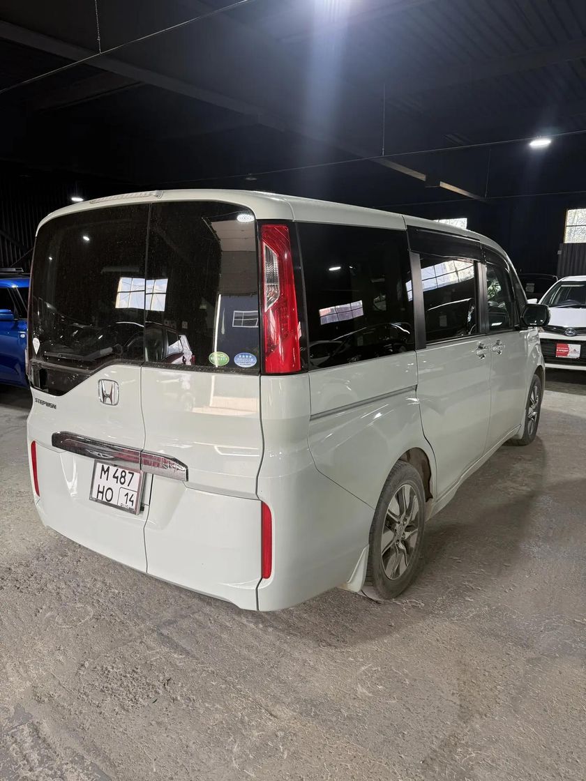 Honda Stepwgn, 2015