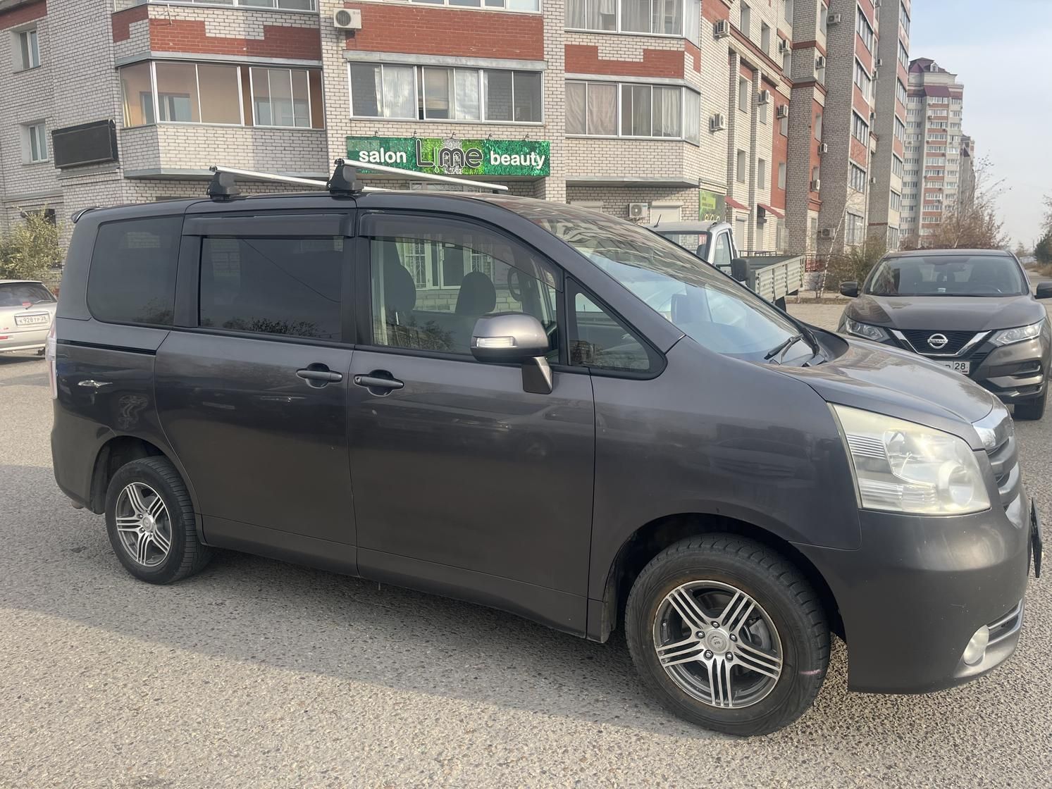 Toyota Noah, 2009