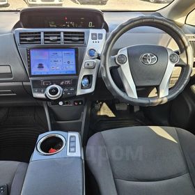 Toyota Prius Alpha, 2014