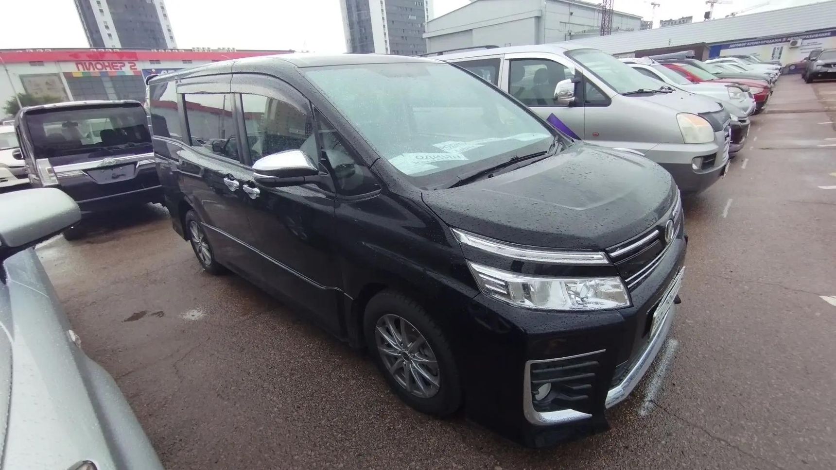 Toyota Voxy, 2015