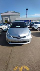 Toyota Prius Alpha, 2012