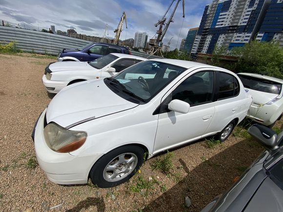 Toyota Platz, 2000