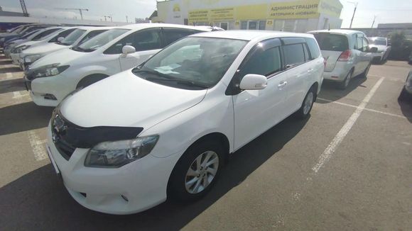 Toyota Corolla Fielder, 2011