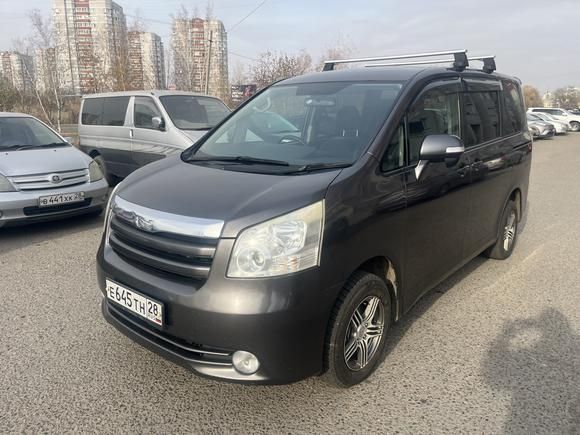 Toyota Noah, 2009