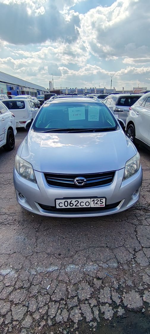 Toyota Corolla Fielder, 2010