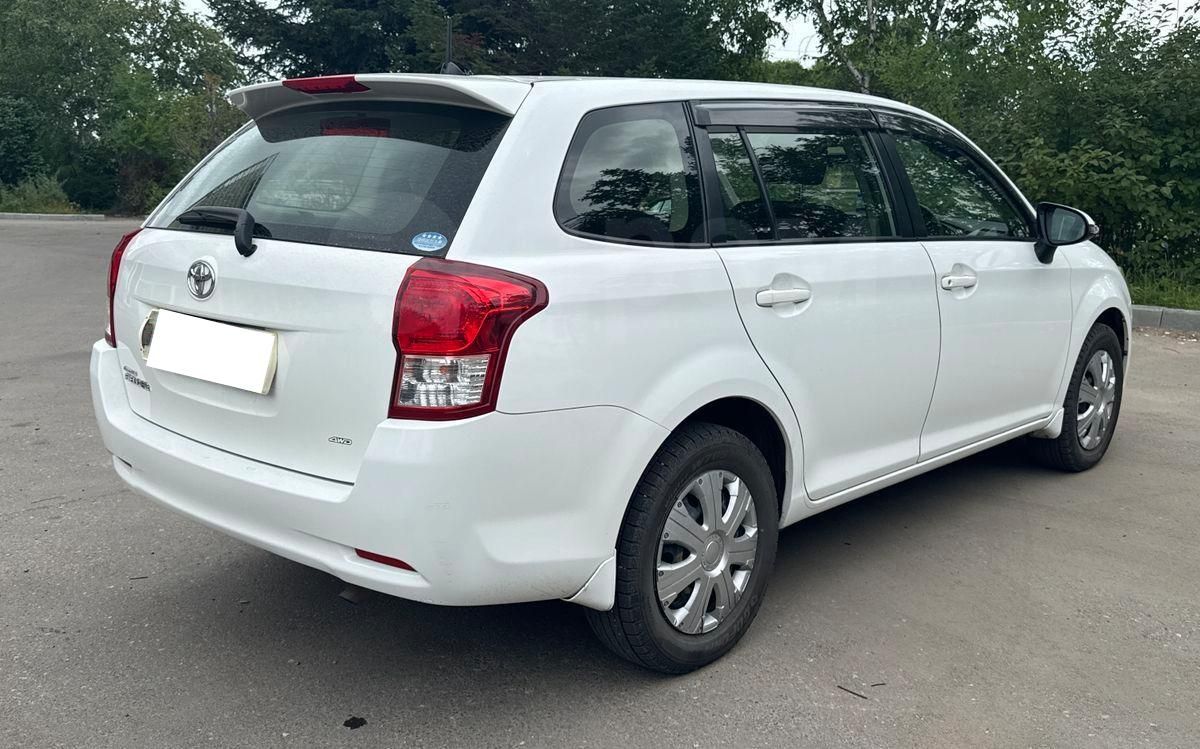 Toyota Corolla Fielder, 2013
