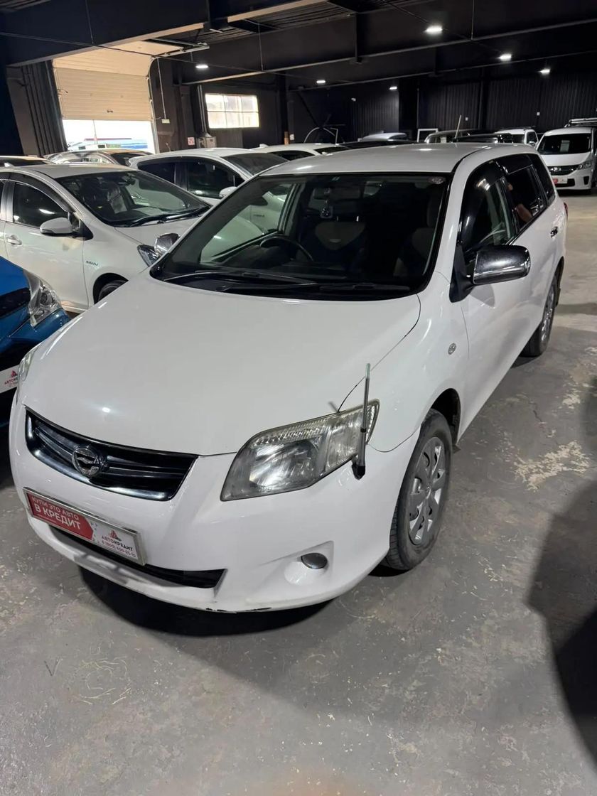 Toyota Corolla Fielder, 2011