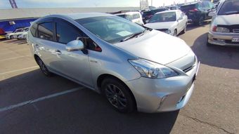 Toyota Prius Alpha, 2012