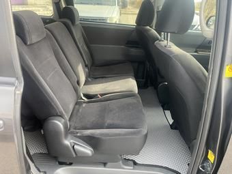 Toyota Noah, 2009