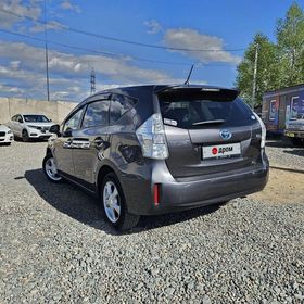 Toyota Prius Alpha, 2014