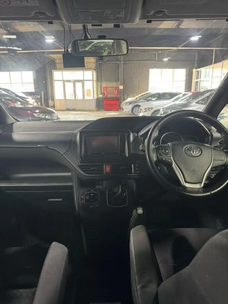 Toyota Noah, 2014