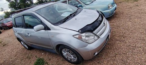Toyota Ist, 2004