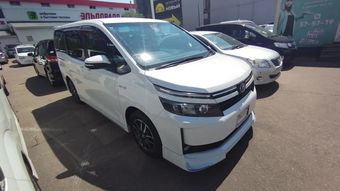 Toyota Voxy, 2015
