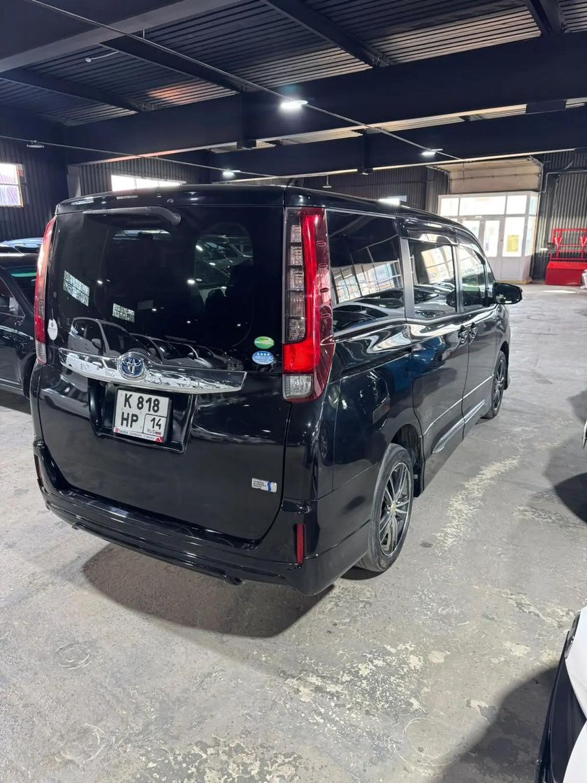 Toyota Noah, 2014