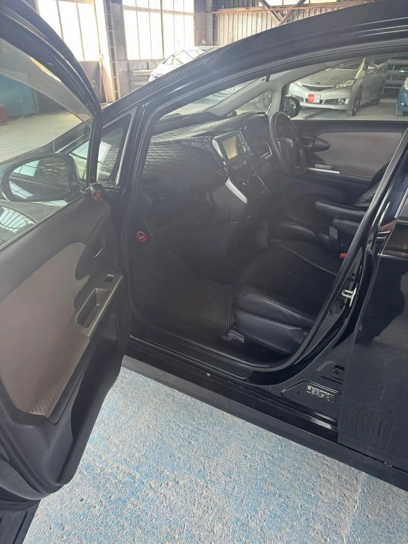 Toyota Wish, 2011