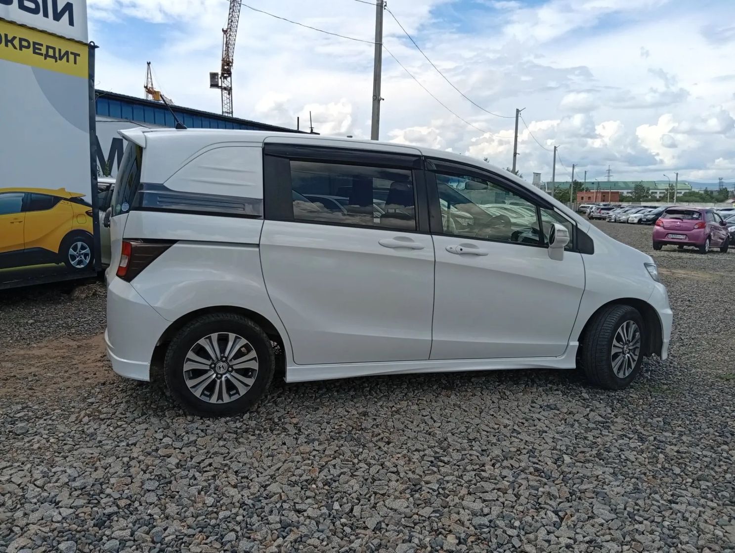Honda Freed Spike, 2013