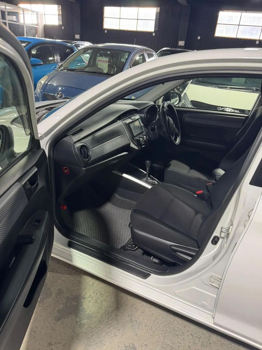 Toyota Corolla Fielder, 2012