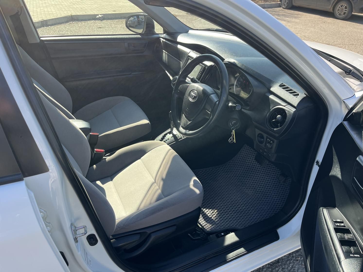 Toyota Corolla Axio, 2016