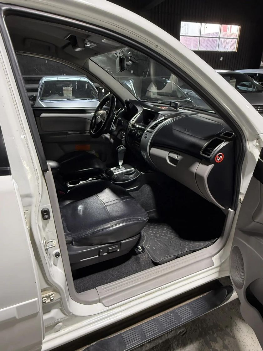 Mitsubishi Pajero Sport, 2012
