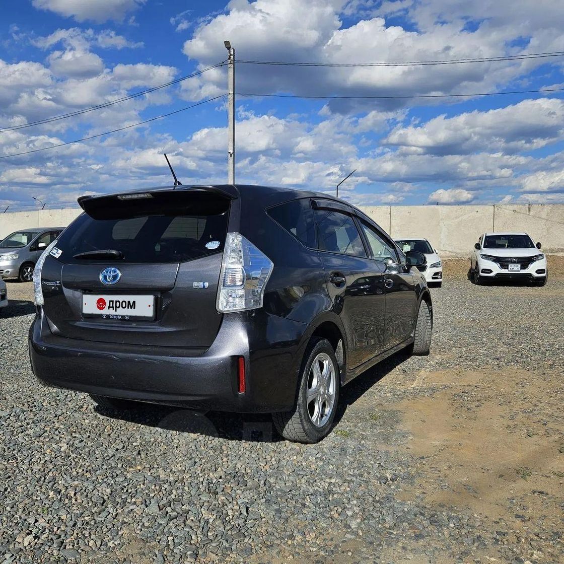 Toyota Prius Alpha, 2014