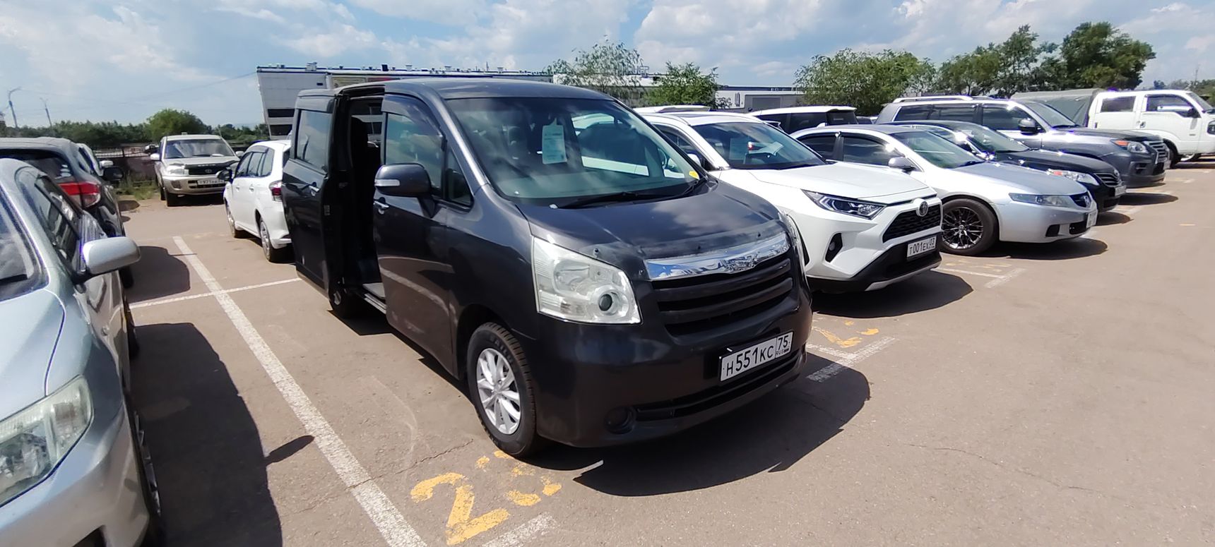 Toyota Noah, 2009