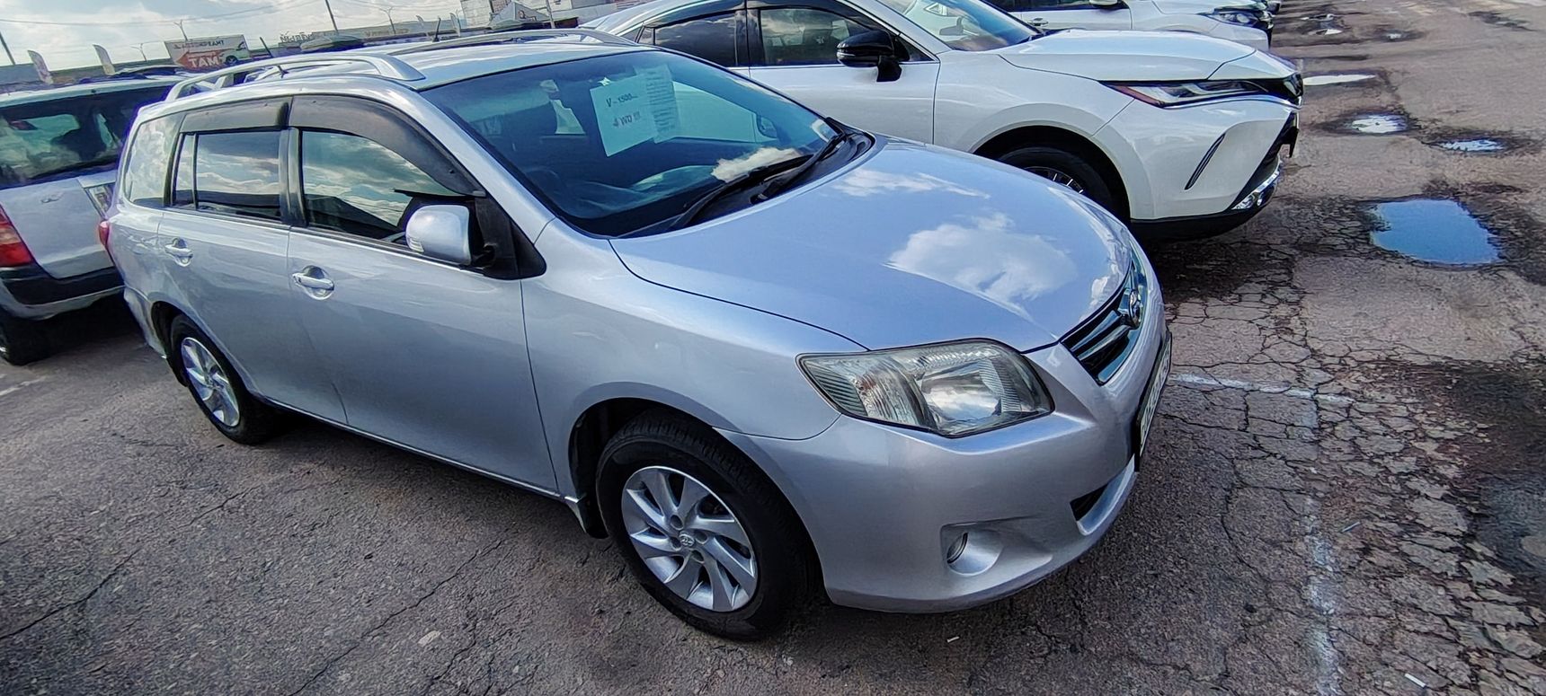 Toyota Corolla Fielder, 2010