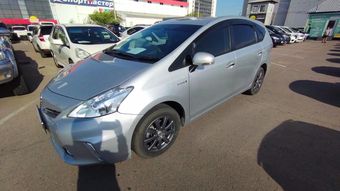Toyota Prius Alpha, 2012
