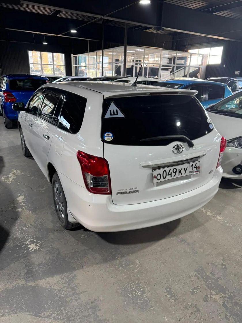 Toyota Corolla Fielder, 2011