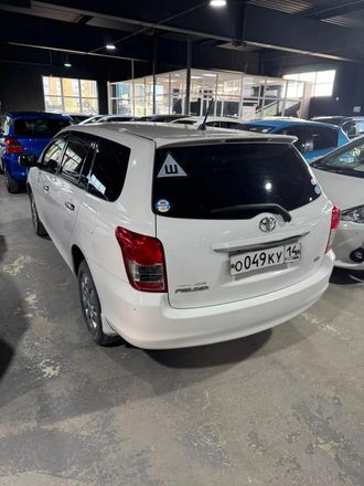 Toyota Corolla Fielder, 2011