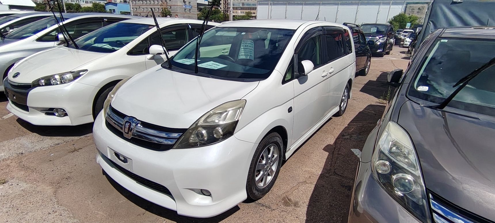Toyota Isis, 2012