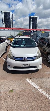 Toyota Isis, 2012