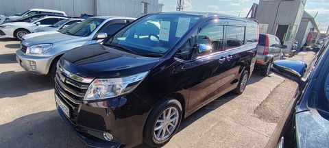 Toyota Noah, 2014