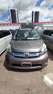 Toyota Isis, 2013