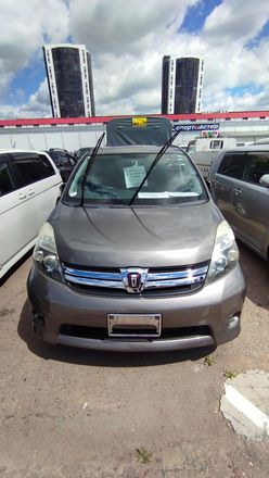 Toyota Isis, 2013